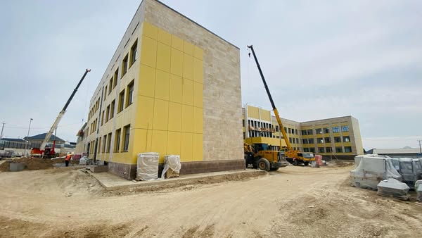 ТҮРКІСТАН: САЙРАМ АУДАНЫНДА 600 ОРЫНДЫҚ ЖАЙЛЫ МЕКТЕПТІҢ ҚҰРЫЛЫСЫ ҚАРҚЫНДЫ ЖҮРГІЗІЛУДЕ