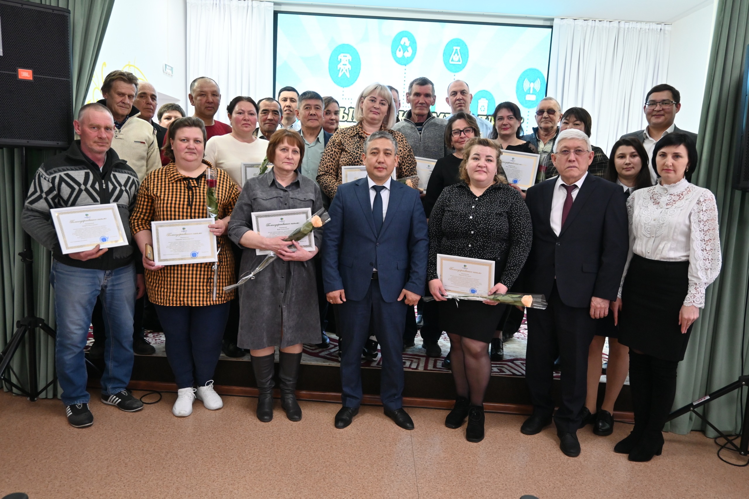 Тұрғын үй-коммуналдық шаруашылық қызметкерлеріне құрмет көрсету