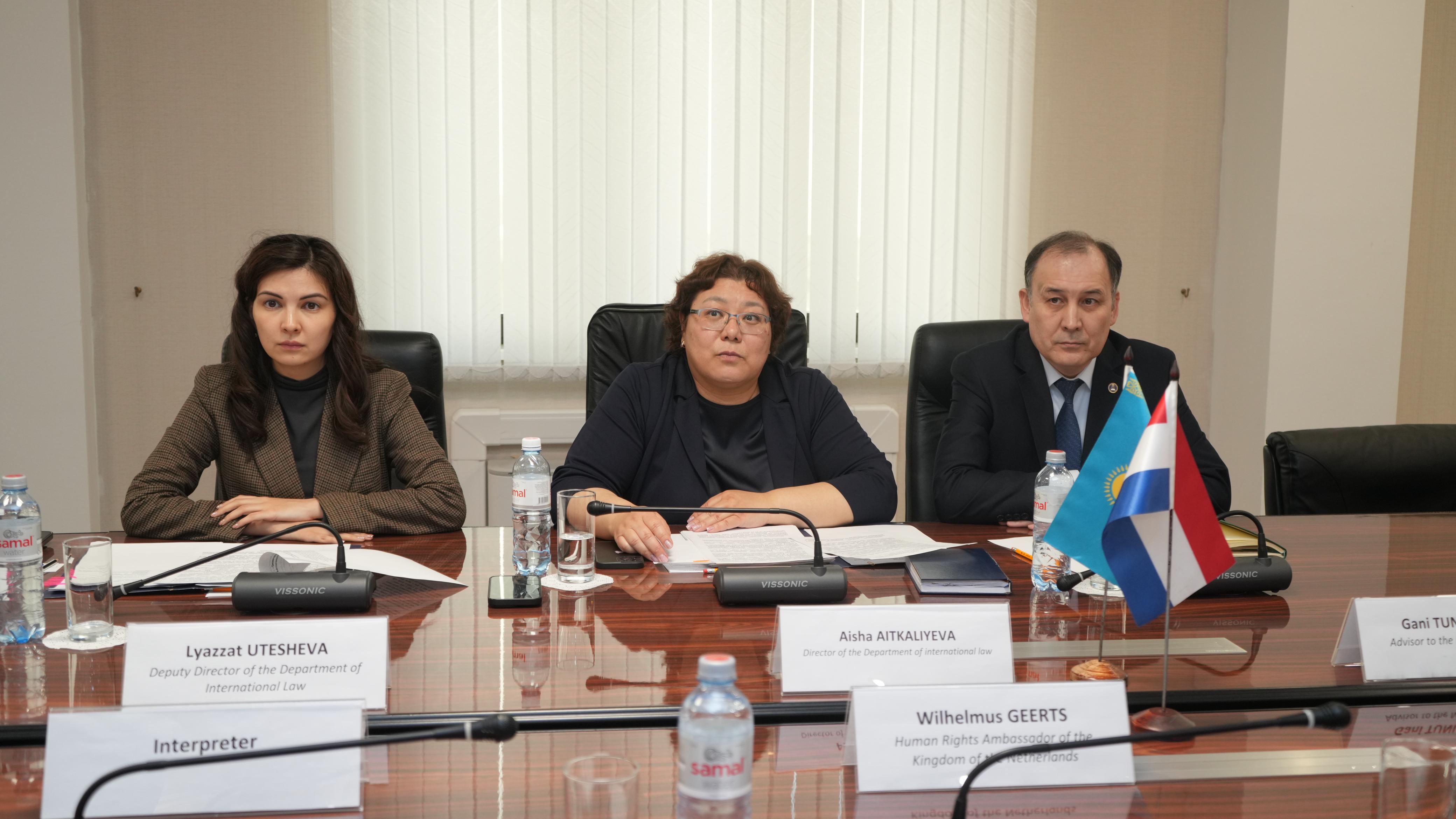 Халықаралық құқық департаментінің директоры Айша Айтқалиева Нидерланд Корольдігінің Адам құқықтары жөніндегі Елшісі Уим Геертспен кездесті