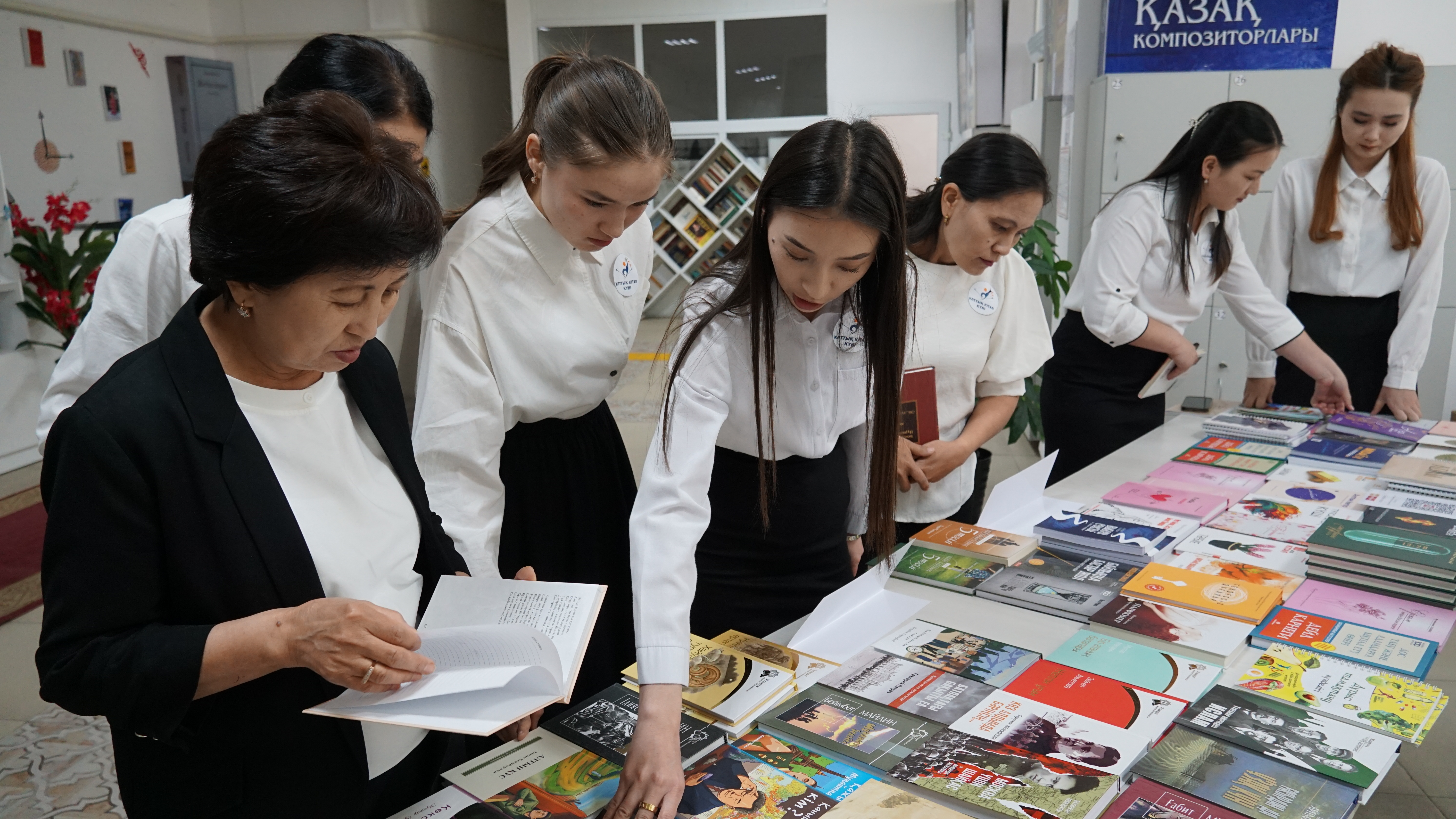 Ұлттық кітап күніне орай кітап апталығының салтанатты ашылуы өтті