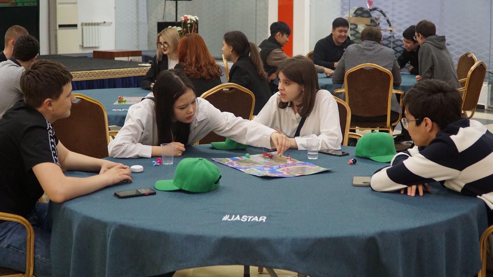 Экологическая настольная игра «ЭкоПрогулка» проведена в Павлодарской области