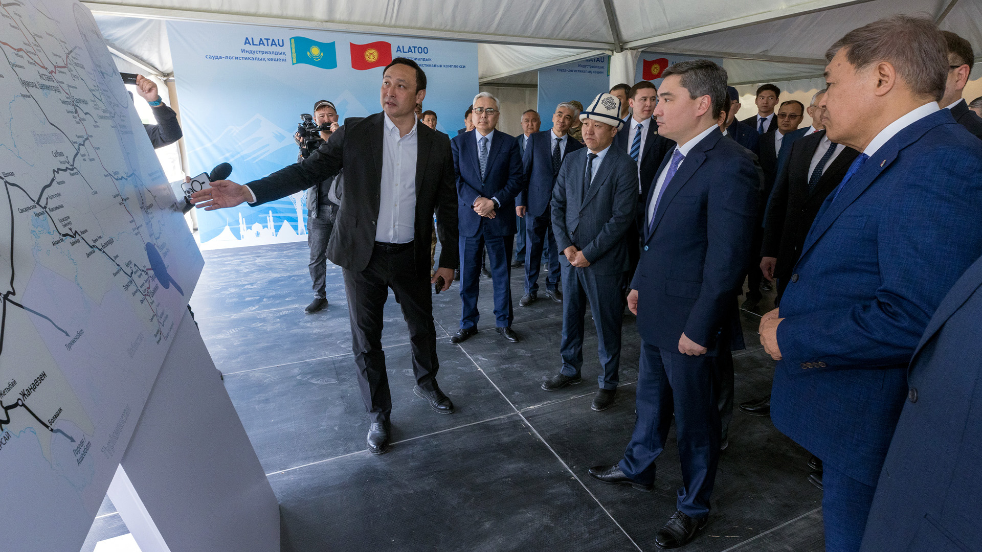 Экономиканың өсуіне жаңаша серпін: Олжас Бектенов Қордайдағы көлік-логистикалық кешен салу жұмысының барысын тексерді