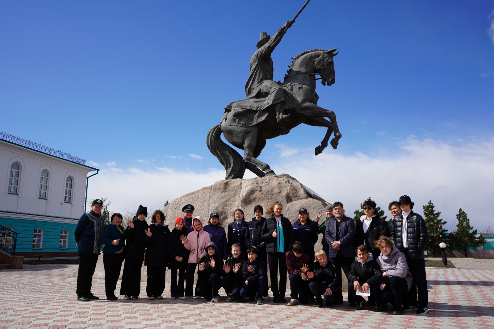 Тарих пен мәдениет – профилактикалық жұмыстардың бір бөлігі: полицейлер оқушыларды музей кешенге алып барды