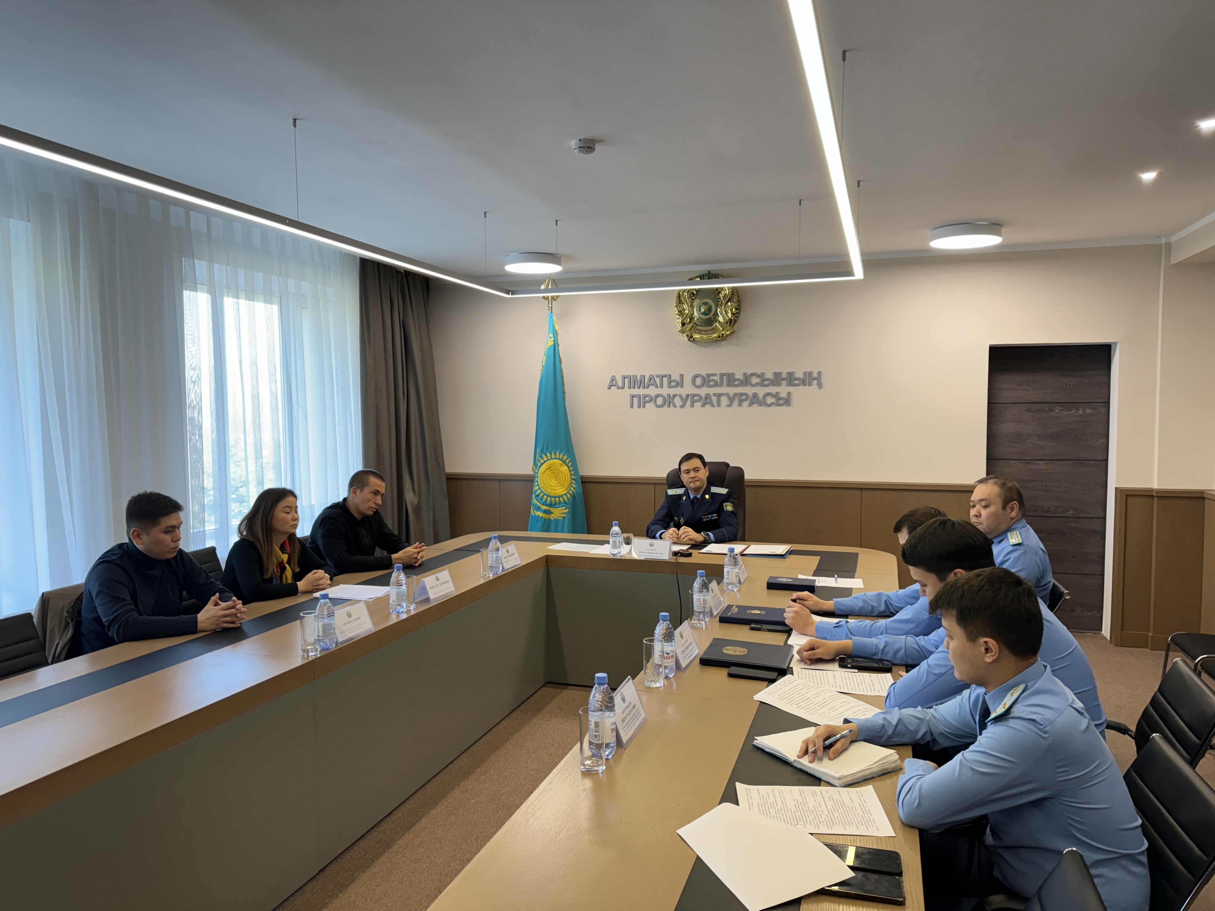 КИБЕР-АЛАЯҚТЫҚҚА ҚАРСЫ КҮРЕС: ПРОКУРОРЛАР ЖӘНЕ ОНЛАЙН-ПЛАТФОРМАЛАР ПАЙДАЛАНУШЫЛАРДЫҢ ҚАУІПСІЗДІГІ ҮШІН КҮШІН БІРІКТІРУДЕ