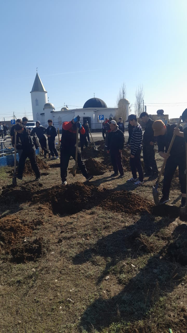 Мұғалжар ауылында жаңа саябақ салынып 120 ағаш көшеттері отырғызылды