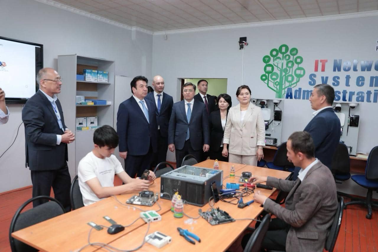 ҒАНИ БЕЙСЕМБАЕВ ТҮРКІСТАНДА БІРҚАТАР БІЛІМ МЕКЕМЕСІН АРАЛАДЫ