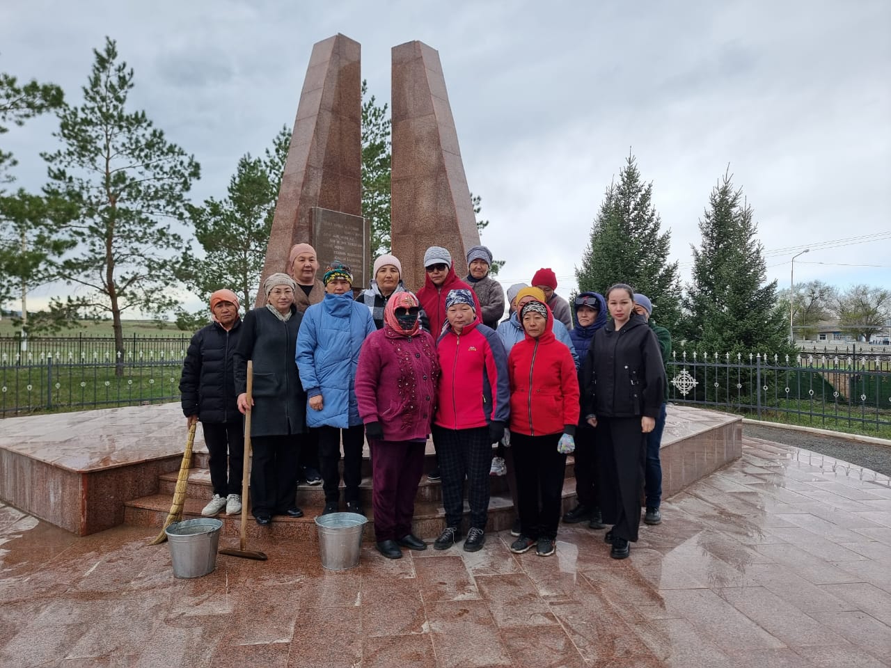 Была проведена акция по уборке под девизом «Тарихи мұраны сақтану – біздің борышымыз».