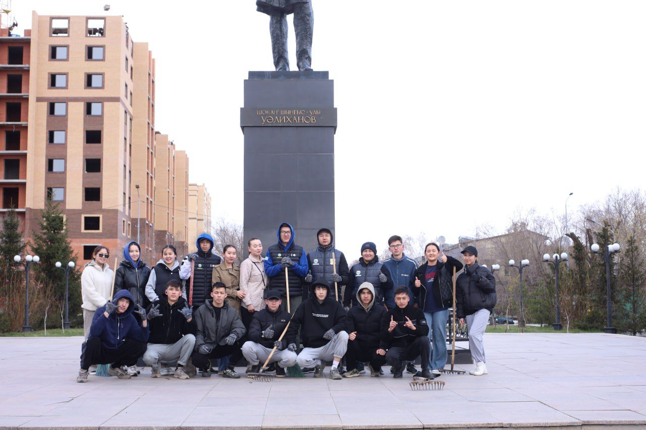 В честь Международного дня памятников и исторических мест в областном центре прошла экологическая акция.