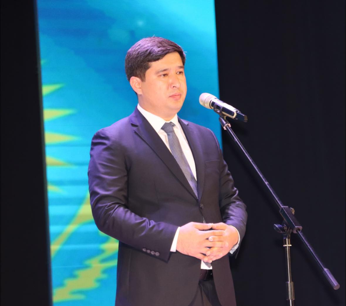 ЖАС ҰЛАНДАР ӘСКЕРГЕ АТТАНДЫ