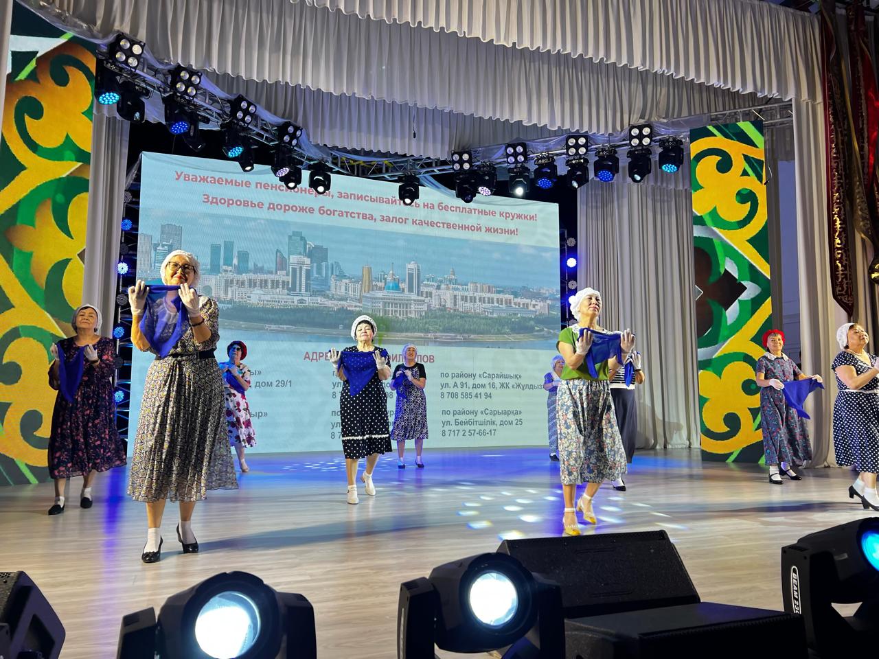 «Елден сәлем!»: елордалық зейнеткерлер Ақкөл қаласында концерт қойды