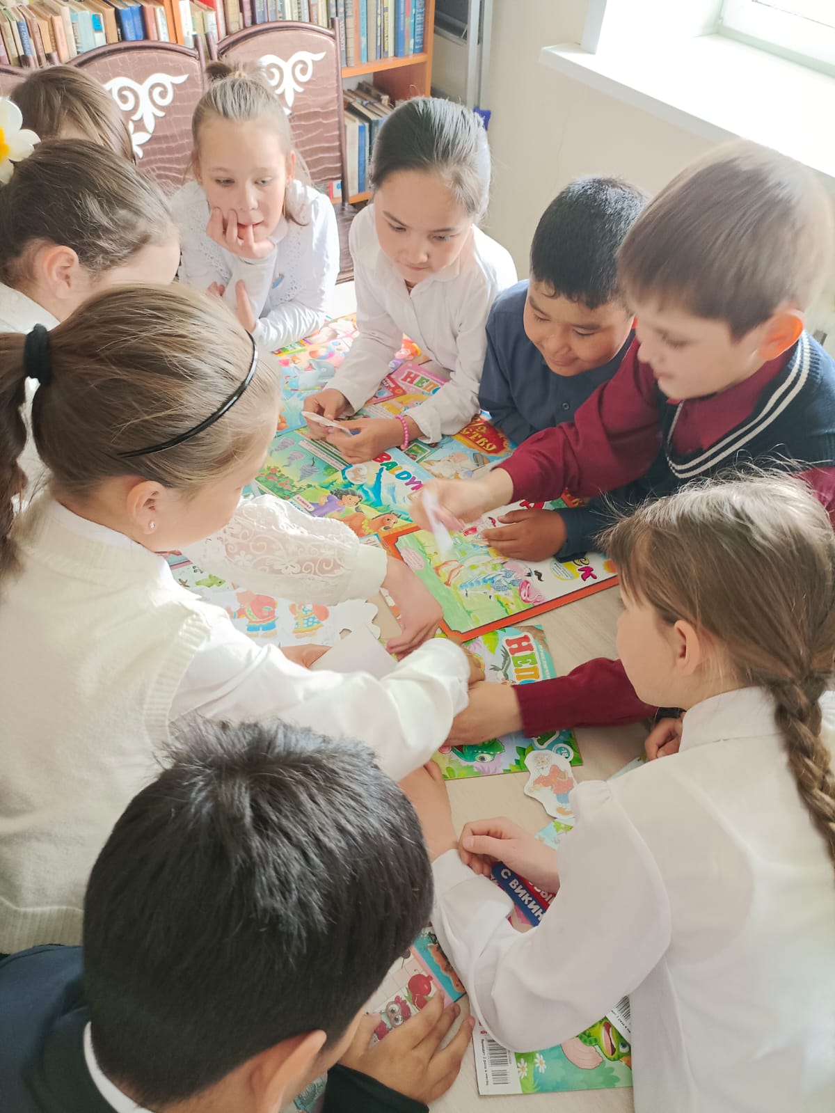 "Кітаппен әлемді таны"