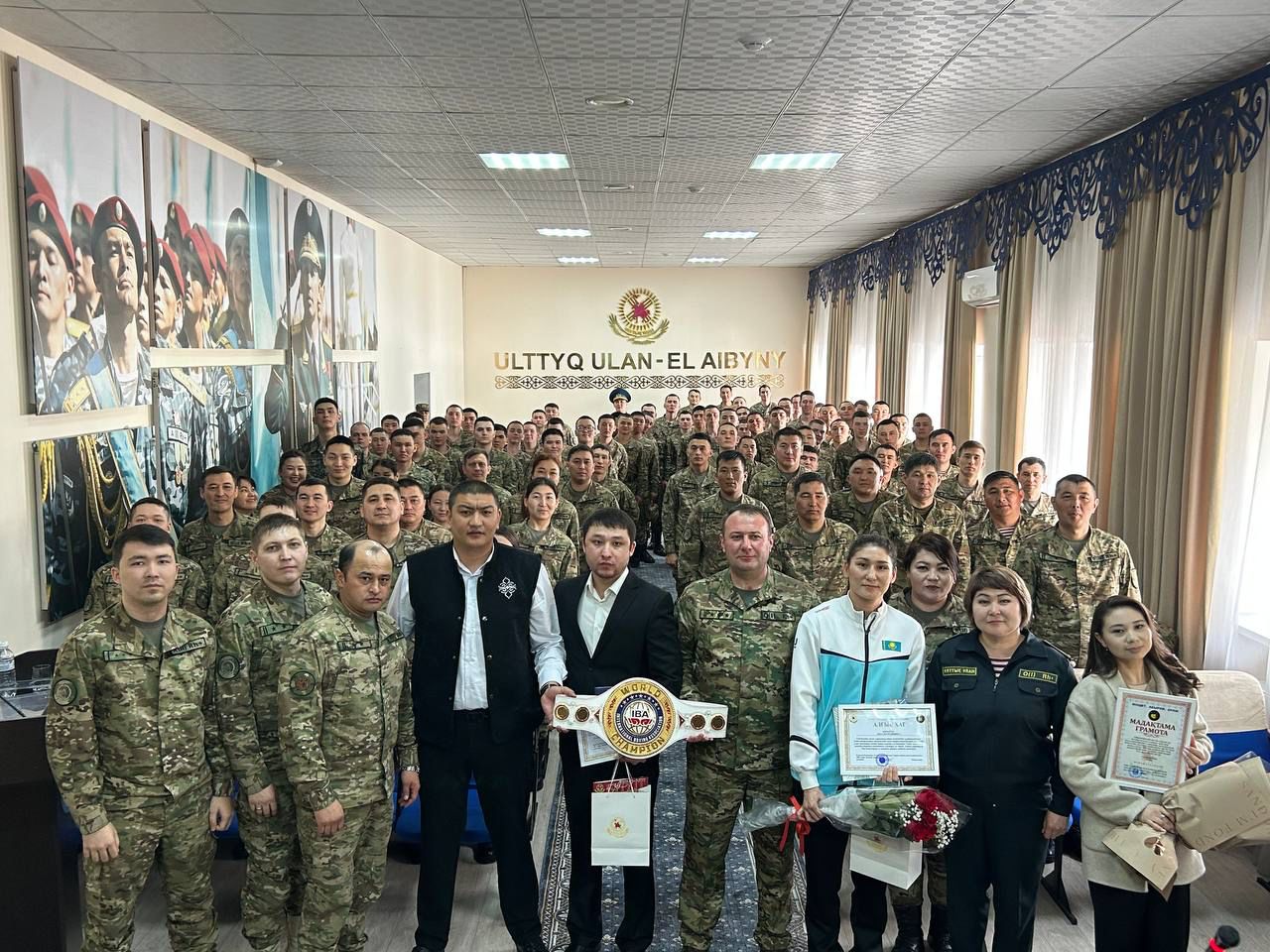 Путь силы и чести: чемпионка Азии Аида Абикеева встретилась с гвардейцами