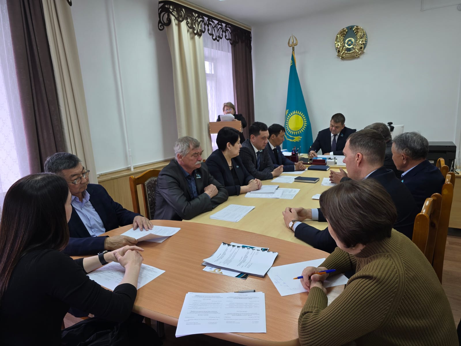 В Щербактинском районном маслихате прошло заседание постоянных комиссий совместно с общественным советом по вопросам бюджета и социально-экономического развития.