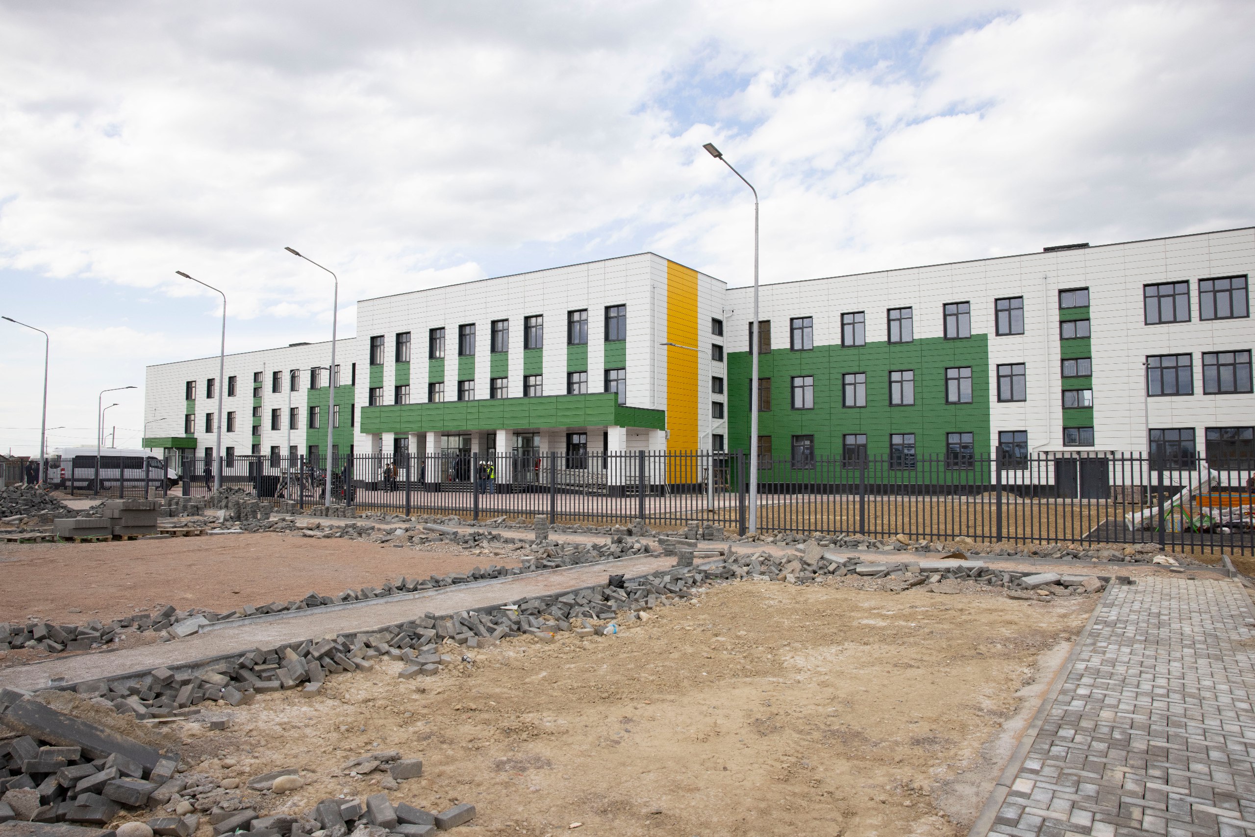 Алматы облысының әкімі «Жайлы мектеп» ұлттық жобасы аясындағы құрылыс нысандарымен танысты