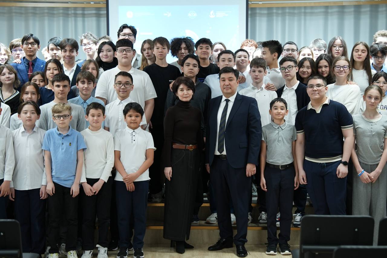 «Суды үнемде – болашақты сақта» республикалық акциясы аясында Су ресурстары және ирригация вице-министрі Аслан Абдраимов Астана қаласындағы №80 мектепте ашық сабақ өткізді