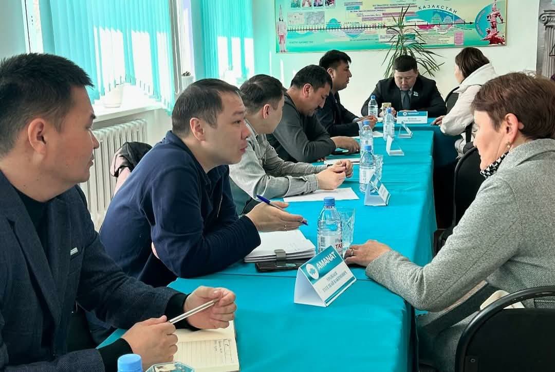 01.04.2024 года представителями Департамента юстиции, партии «AMANAT» и юридического сообщества области проведена встреча с гражданами г. Хромтау в общественной приемной филиала партии «AMANAT» Хромтауского района.