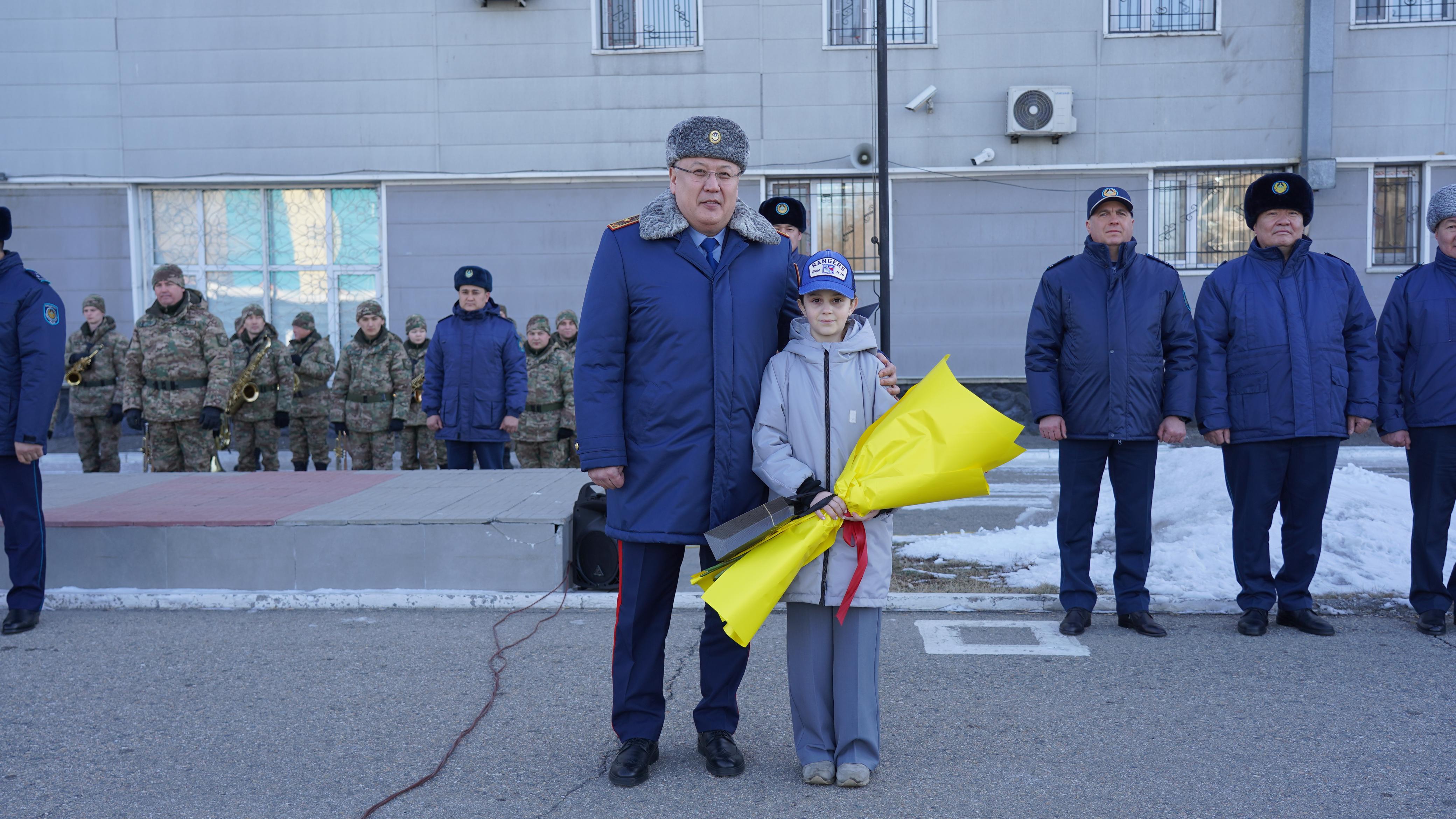 ШҚО полициясы өңірдің ең батыл қызын марапаттады