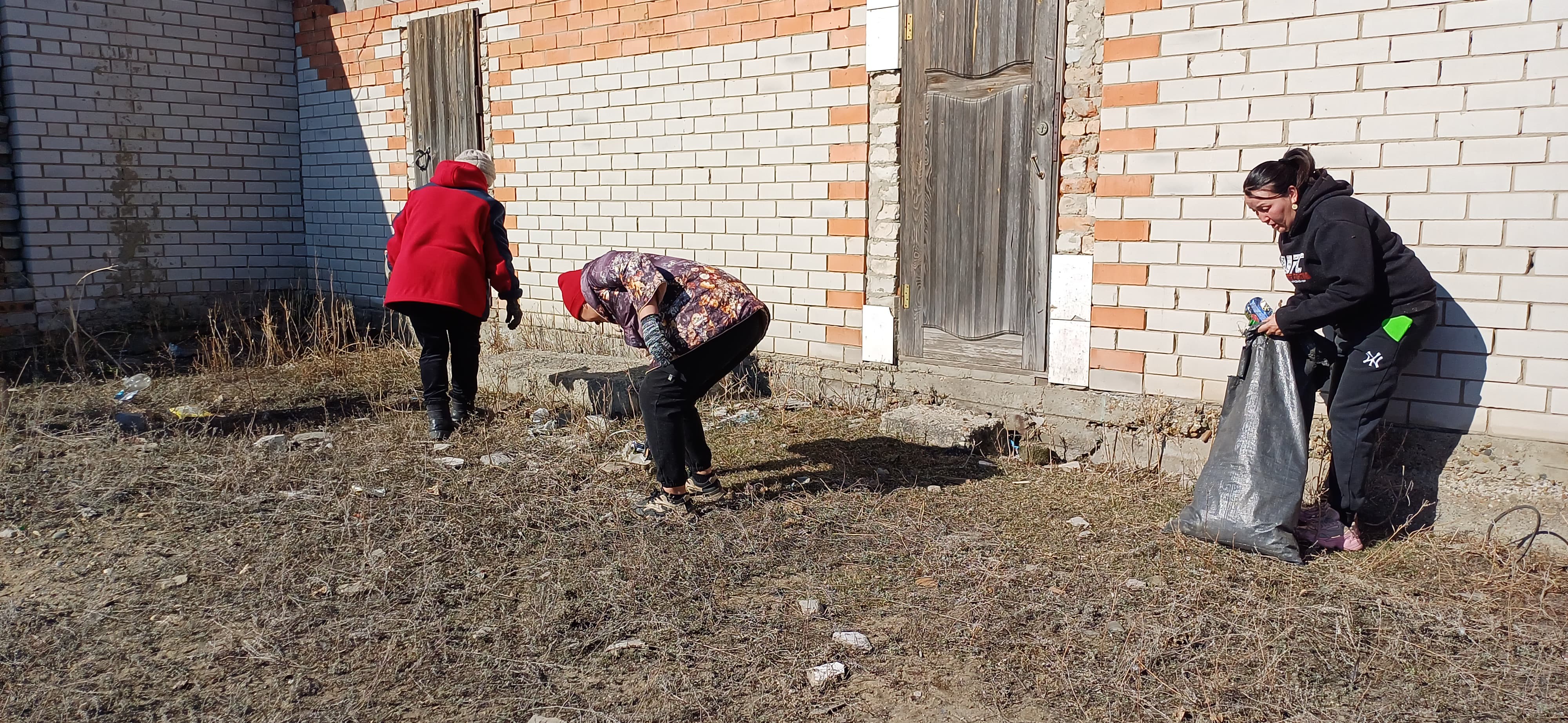 В Иртышском сельском округе продолжается республиканская акция "Таза қазақстан"