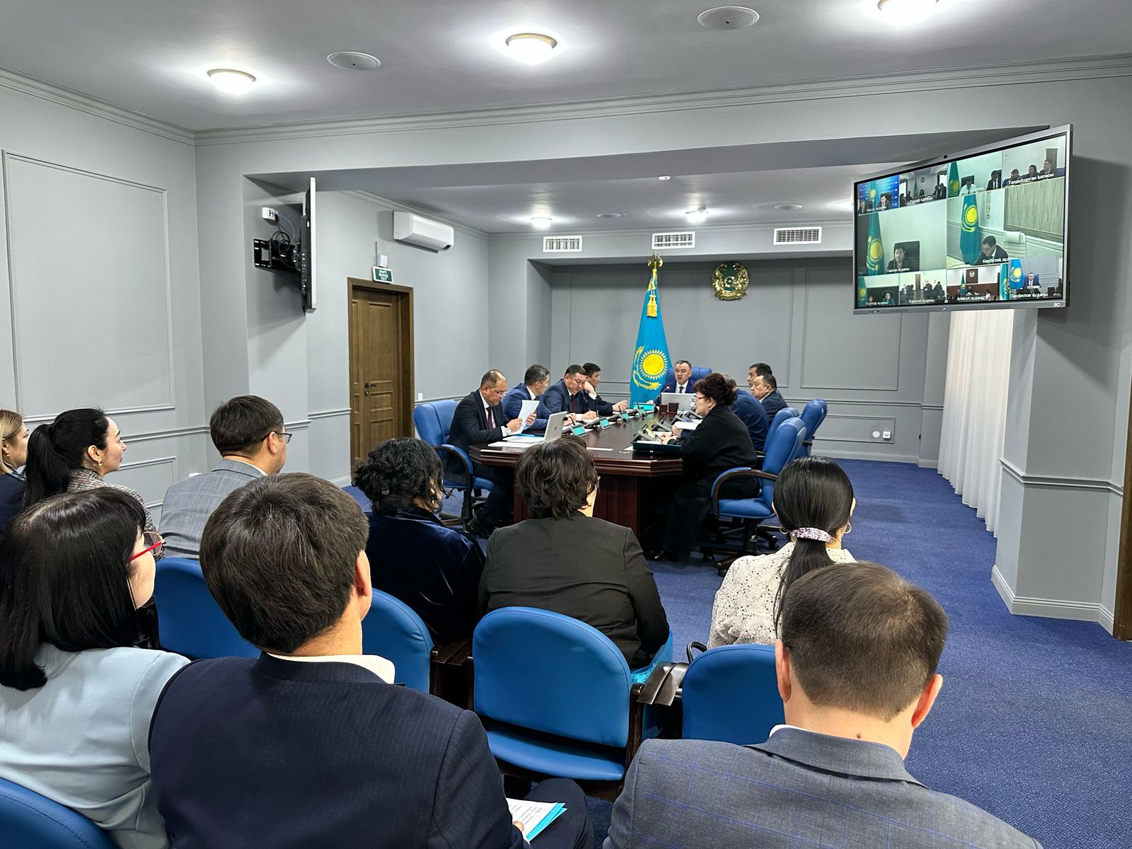 Жетісу облысы әкімдігінің жанындағы кәмелетке толмағандардың істері және олардың құқықтарын қорғау жөніндегі комиссияның отырысы өтті