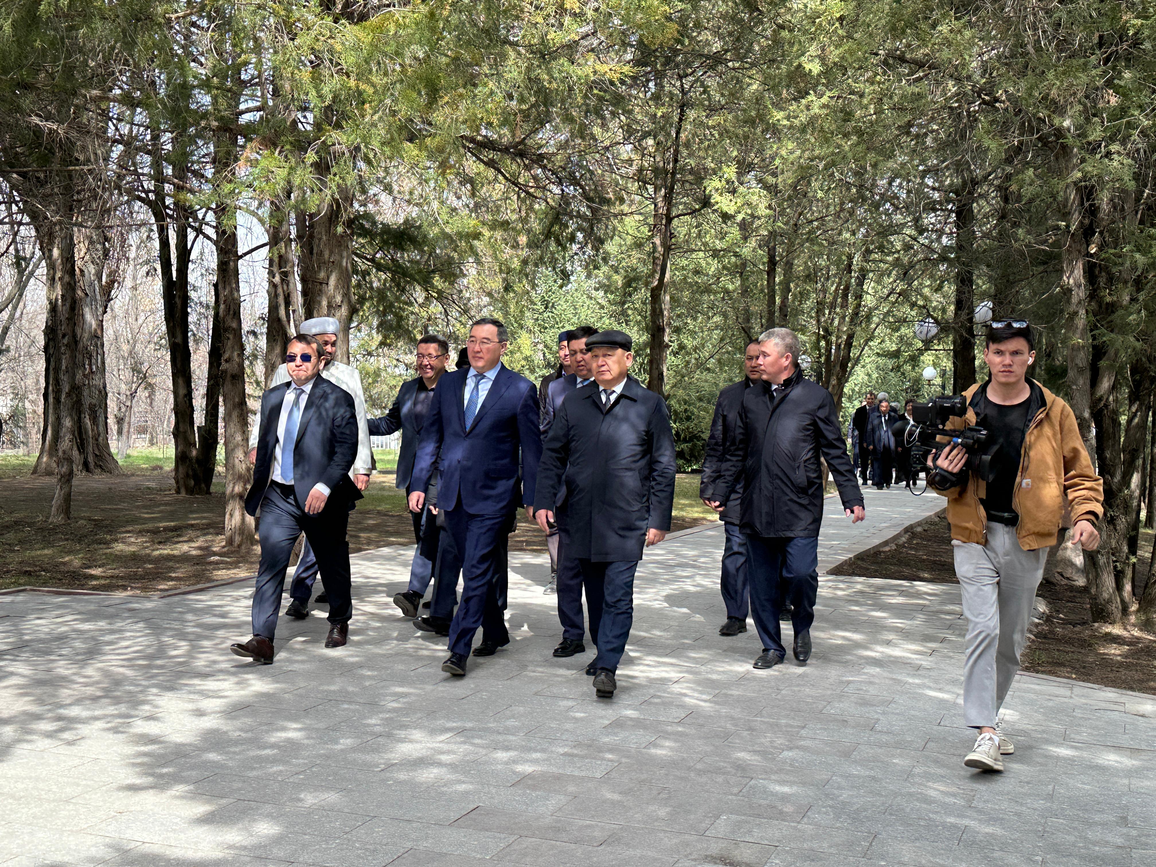 Қазақтың біртуар композиторы, күйші, дирижер әрі халық әртісі Нұрғиса Тілендиевтің туғанына 100 жыл