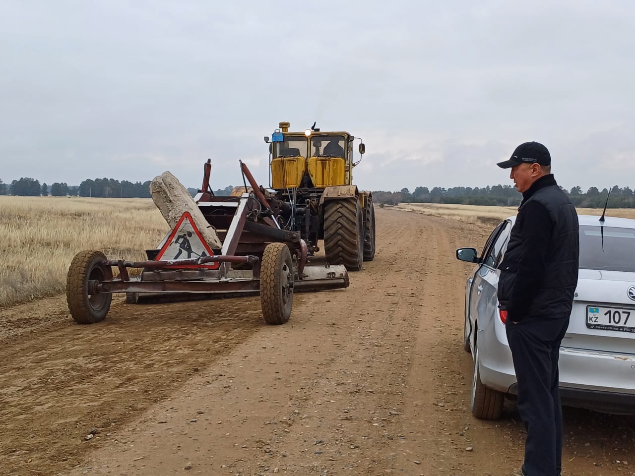 Баскөл ауылдық округінің  Қарағайлы –Бөкебай елді мекендерінің арасындағы аудандық автомобиль жолын түзету жұмыстары жүргізілдуе.