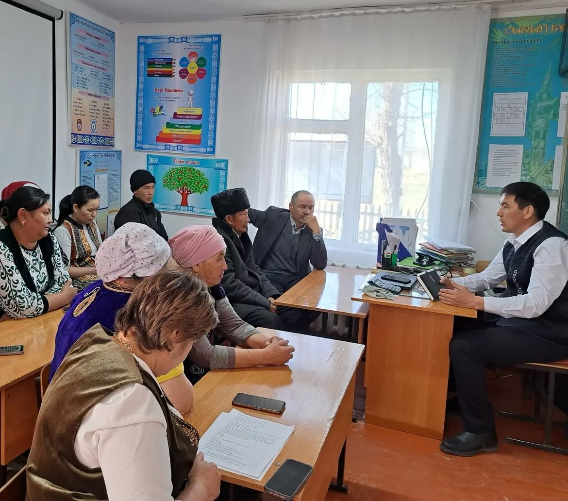 Сарыбұлақ ауылдық округінің әкімі Әділет Әлібекұлы Сарыбұлақ ауылдық округінің тұрғындарымен кездуселер өткізді