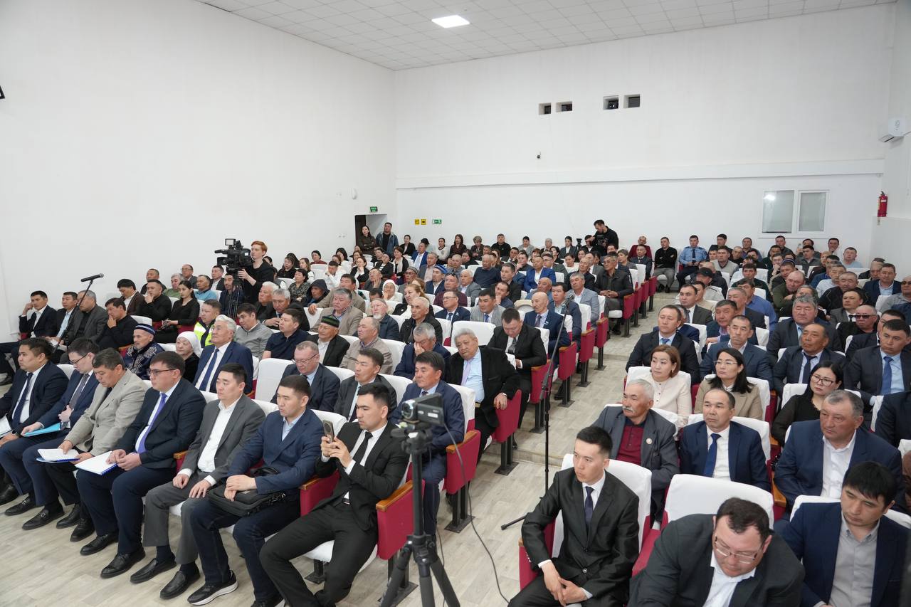 Қостанай өңіріне жұмыс сапары аясында көлік министрі Марат Қарабаев облыс тұрғындарымен кездесіп, азаматтарды жеке сұрақтары бойынша қабылдады