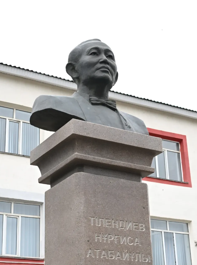 Сквиртпен куннилингус туралы бейне