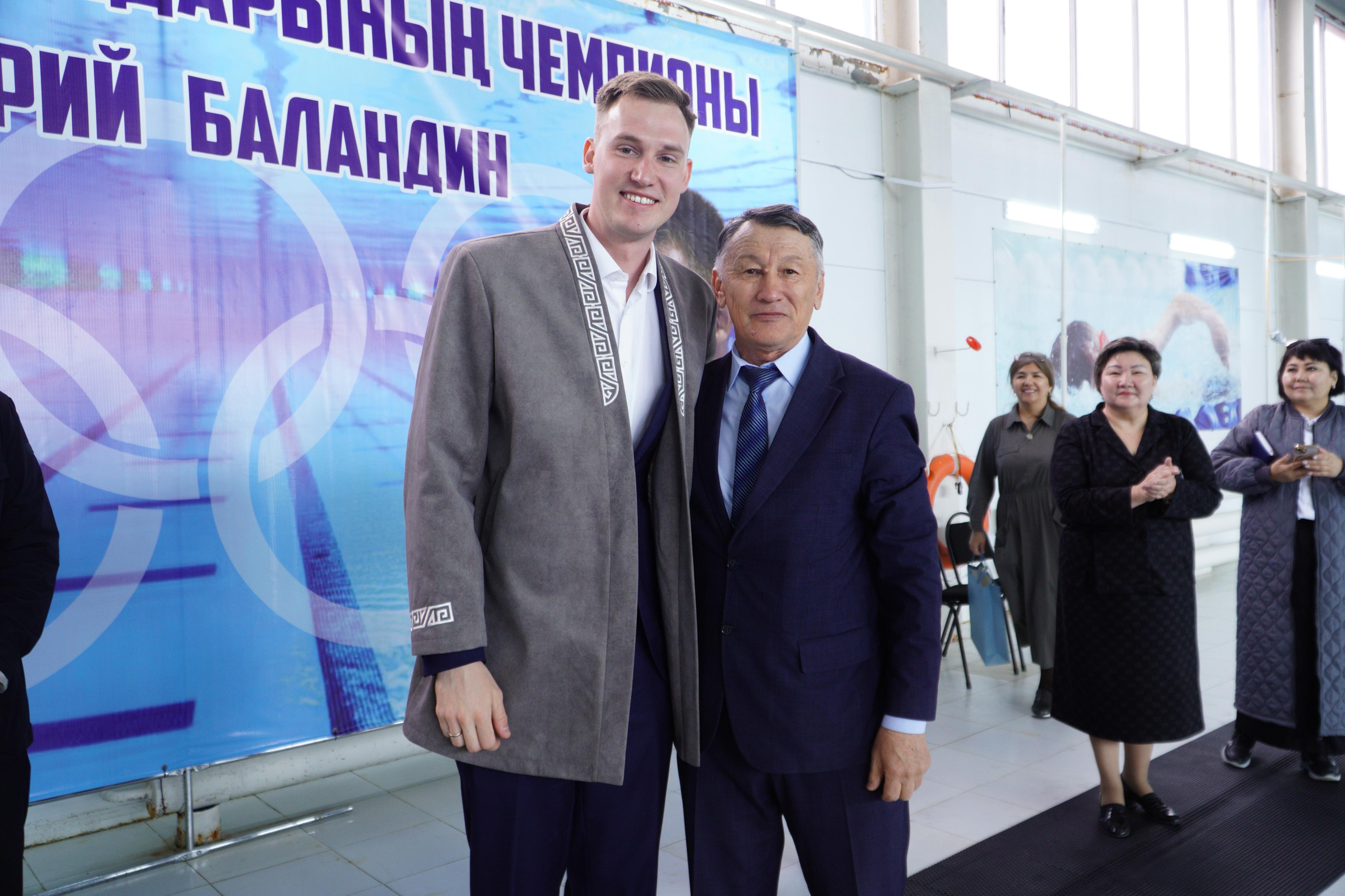 ОЛИМПИАДА ЧЕМПИОНЫ ДМИТРИЙ БАЛАНДИН ҚАНДЫАҒАШҚА КЕЛДІ