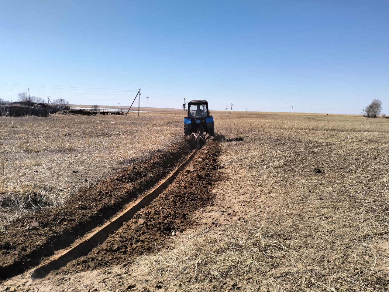 Өрт қауіпсіздігі мақсатында, Баскөл ауылдық округінің Қарағайлы, Башкөл елді мекендерінің айналасын, қоқсықтардың аумағын жырту жұмыстары жүргізіліп, минералды жолақтар жасалынуда.