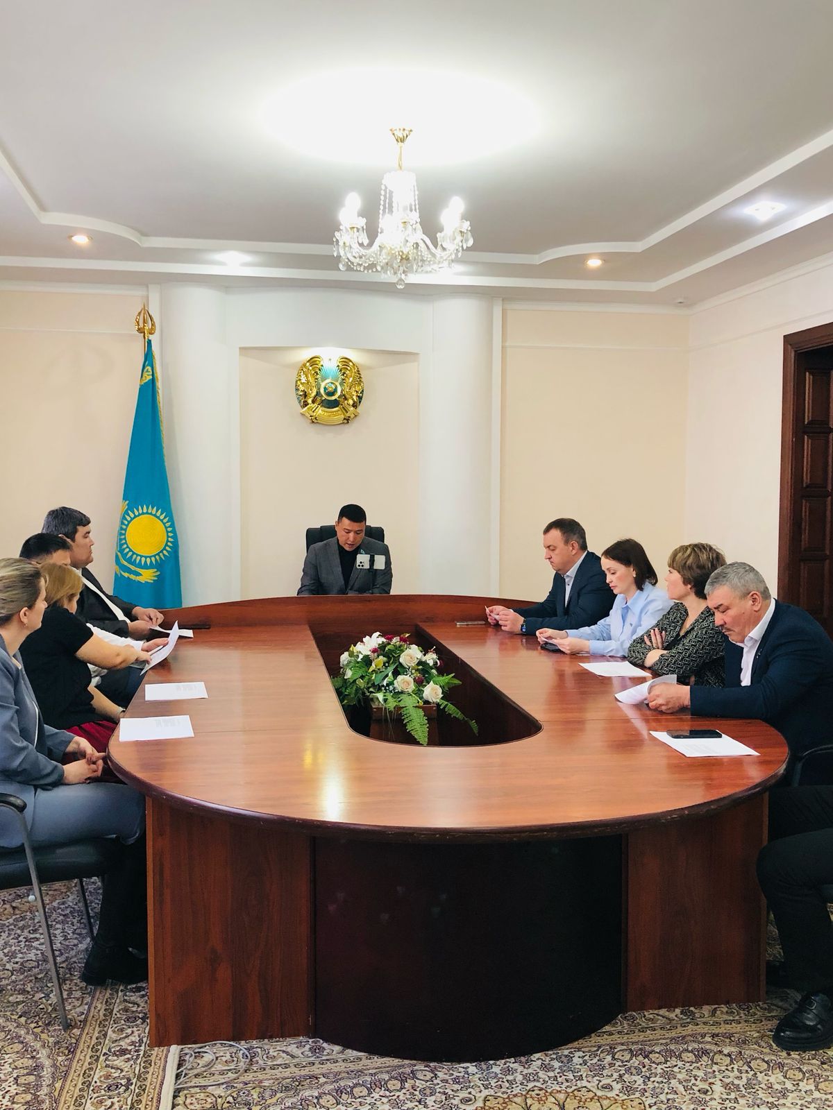 2025 жылғы 1 сәуірде Рудный қалалық мәслихатының уақытша өкілеттігін жүзеге асыратын Рудный қалалық мәслихатының төрағасы Жандос Рахметовтың төрағалығымен Рудный қалалық мәслихатының кезектен тыс сессиясы өтті.