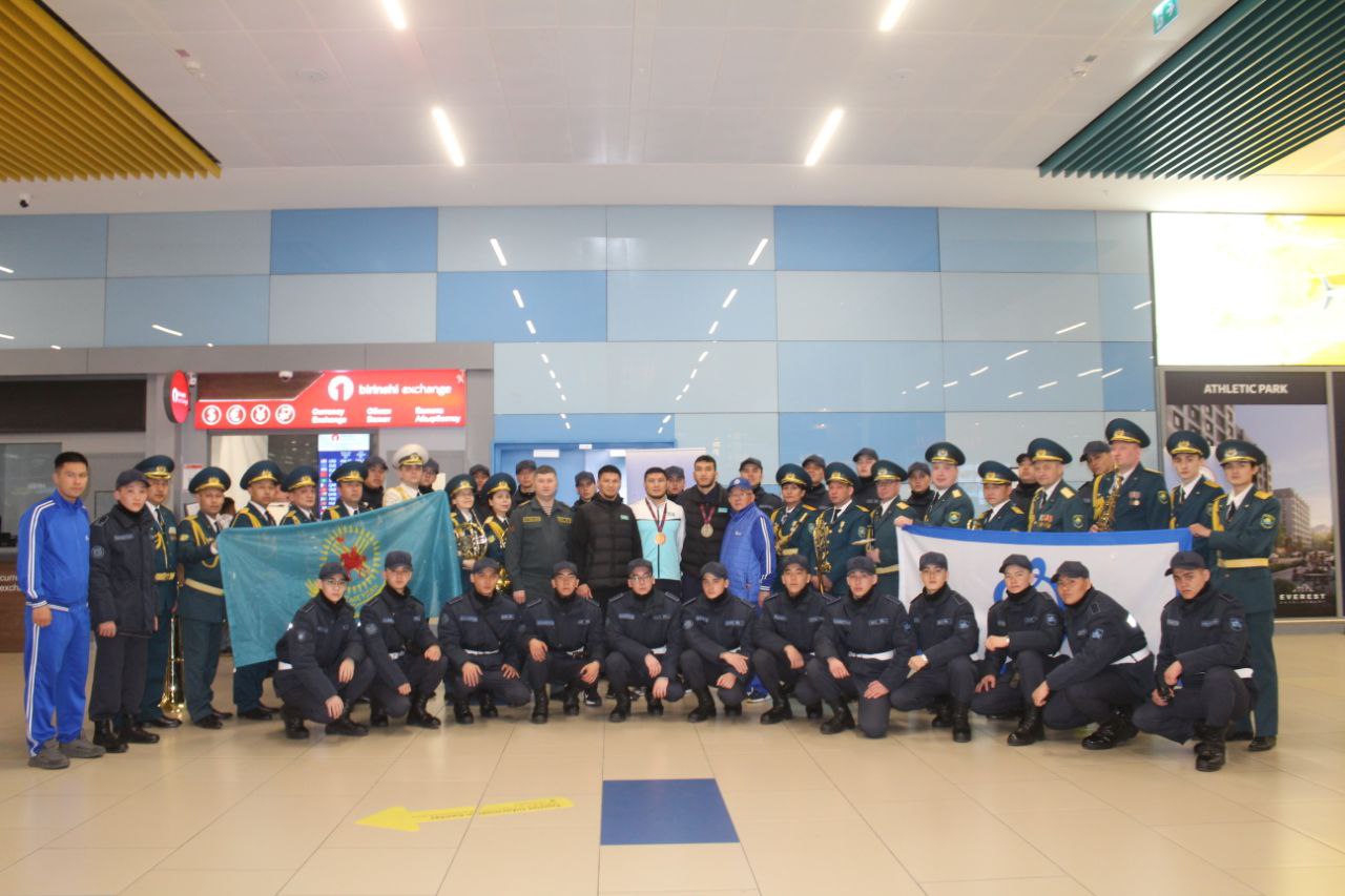 Жеңіспен оралу: Азия чемпионатының жүлдегерлері Алматыға келді