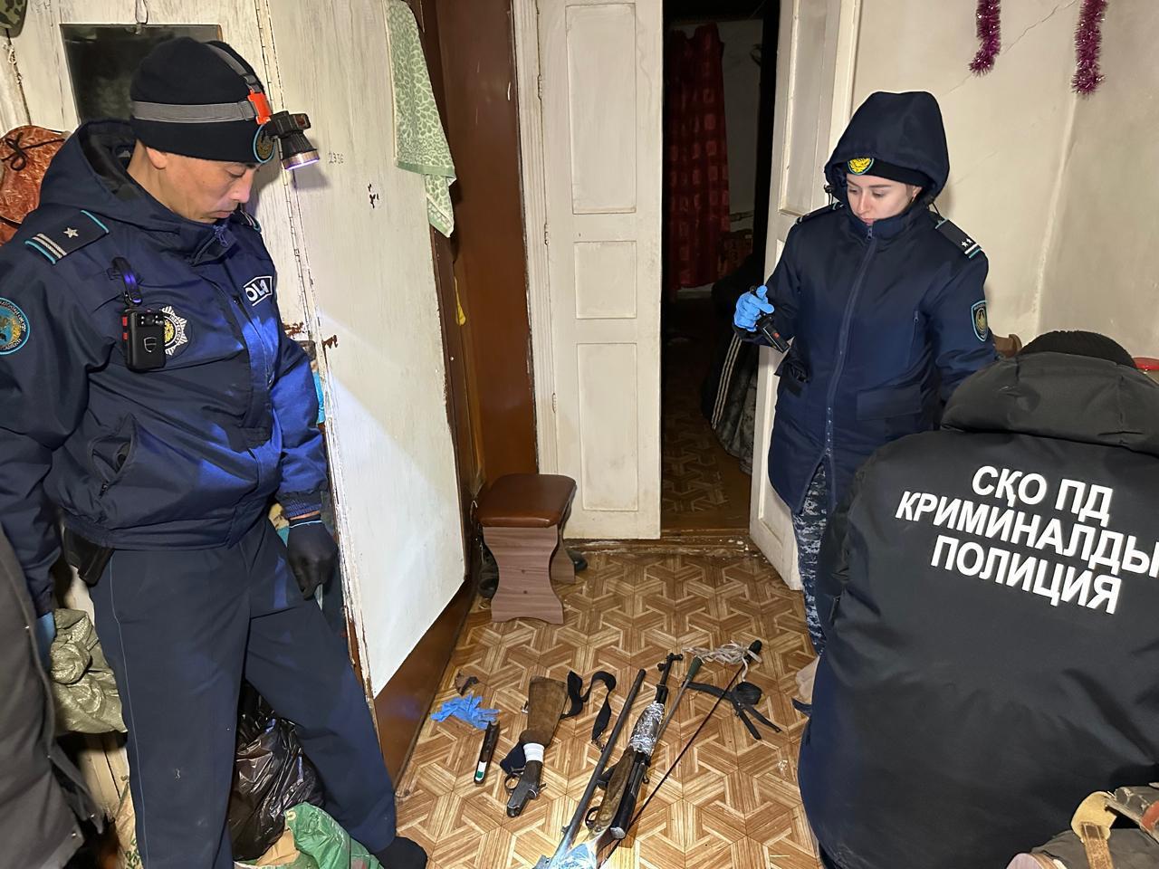 Полицейлер ауыл тұрғынының үйінде қауіпті заттарға тап болды