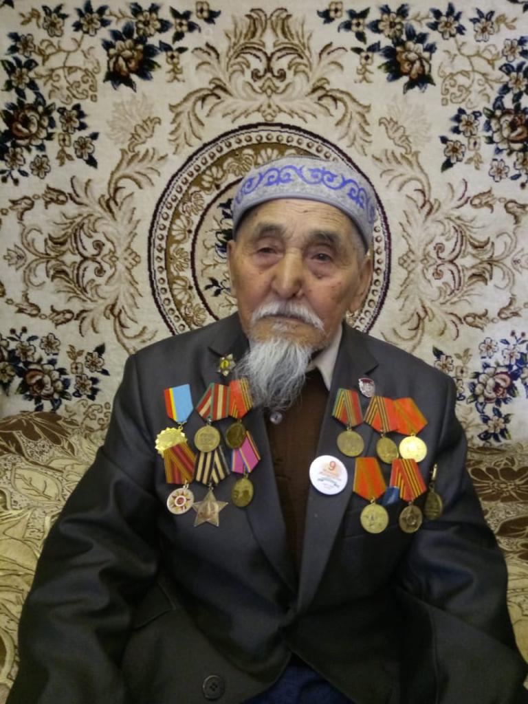 Ысқақ Балықбай  1924 жылы 5 қарашада Алматы облысы Кеген ауданы Жалағаш ауылында дүниеге келген.