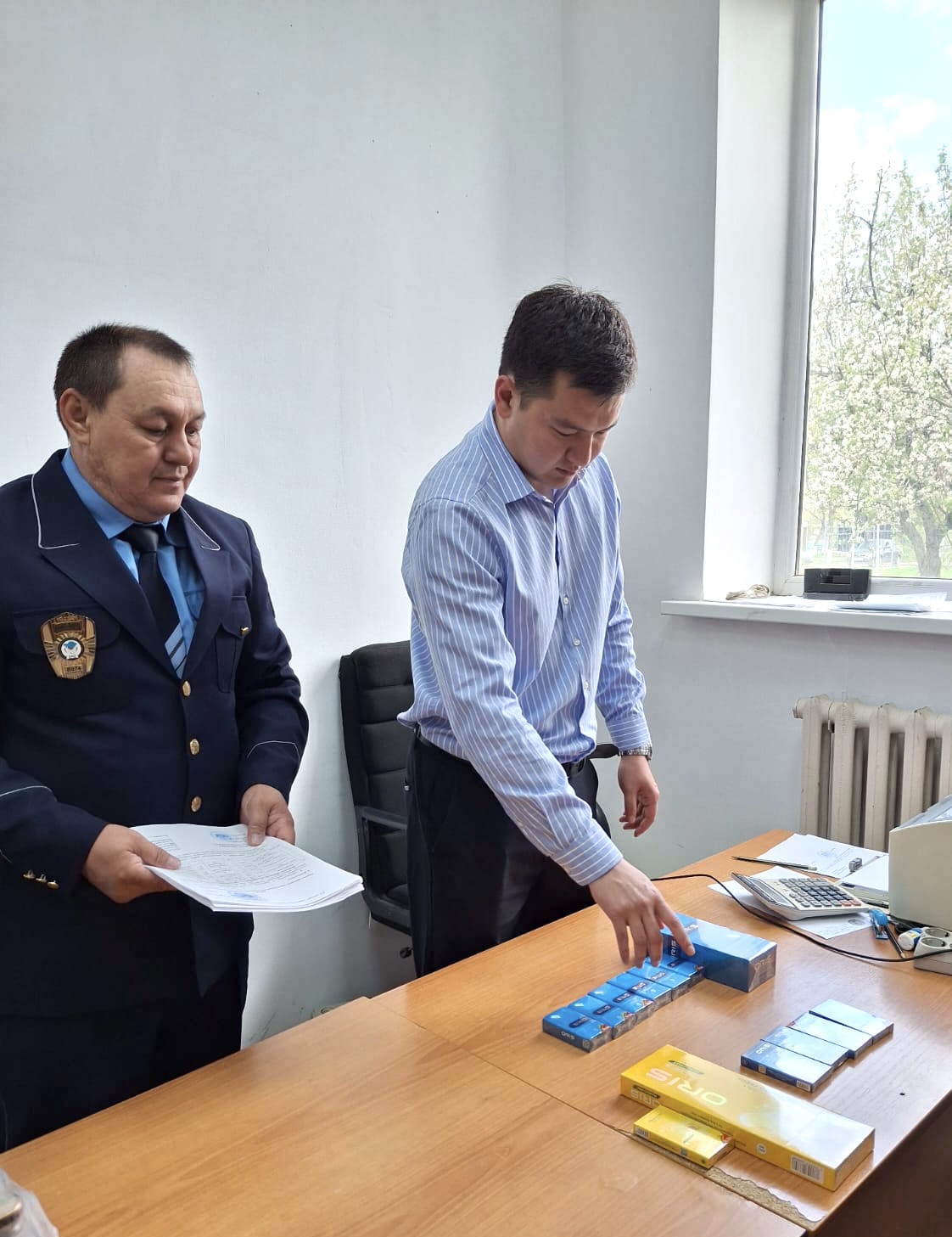 Тәркіленген өнімдер Ақсу аудандық әкімшілігіне тапсырылды