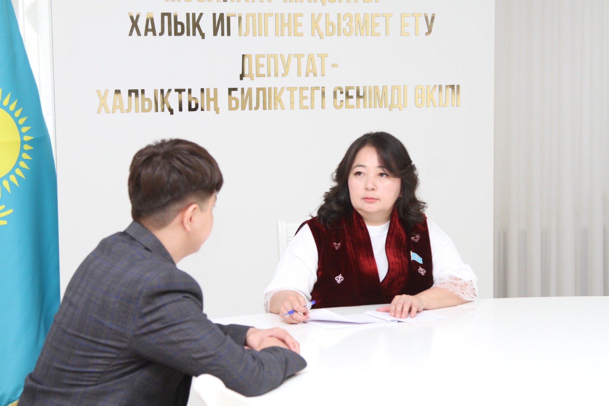 2025 жылдың 14-18 сәуір аралығында қабылдау кестесіне сәйкес азаматтарды өтініштерімен қалалық мәслихат депутаттары Ғ.Байсейтов, М.Бисенова, Ә.Әбіләзім, Ж.Жарасбаев, Д.Абизов қабылдау өткізді. Қабылдауға келген тұрғындар тарапынан коммуналдық салаға және тағы да басқа мәселелер көтерілді.
