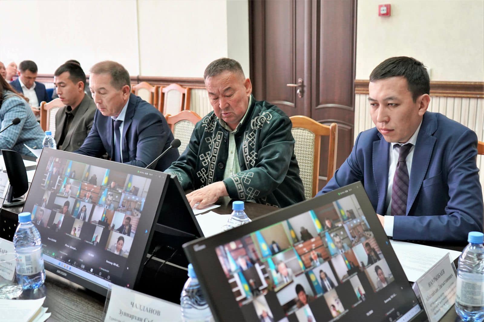 ТҮРКІСТАН: МЕМЛЕКЕТТІК ҚЫЗМЕТТЕР КӨРСЕТУ ТОБЫНЫҢ КӨШПЕЛІ ОТЫРЫСЫ ЖАЛҒАСУДА