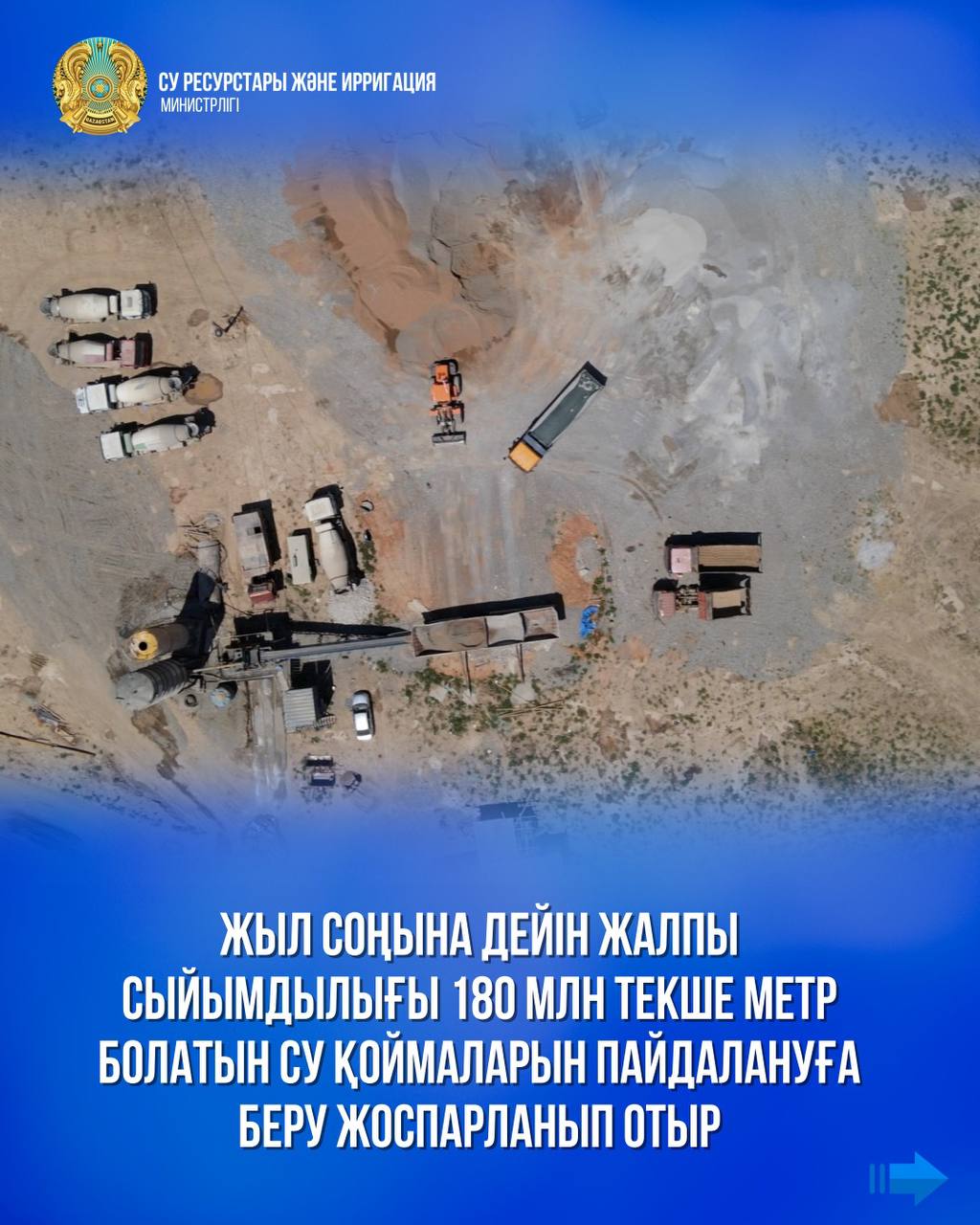 Үлкен кеуделі қыз секіреді