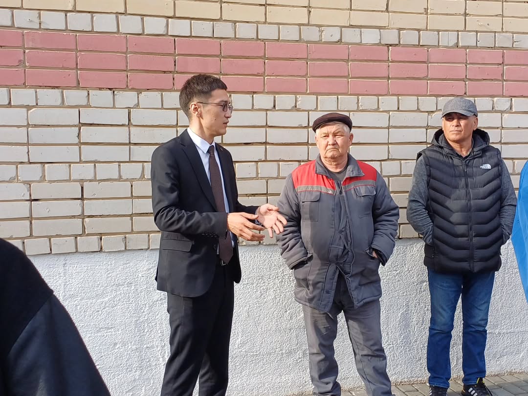 2025 жылдың 21 сәуірінде Ертіс ауылдық округінің әкімі Азамат Дәуренұлы Тұрсынхановтың қатысуымен Прииртышское ауылының тіршілігін қамтамасыз етудің маңызды мәселелерінің бірі – кәріз жүйесін дамытуға арналған маңызды жиналыс өтті.