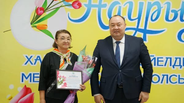КЕЛЕС: АУДАННЫҢ ДАМУЫНА ҮЛЕС ҚОСҚАН ӘЙЕЛДЕР ҚАУЫМЫНА ҚҰРМЕТ КӨРСЕТІЛДІ