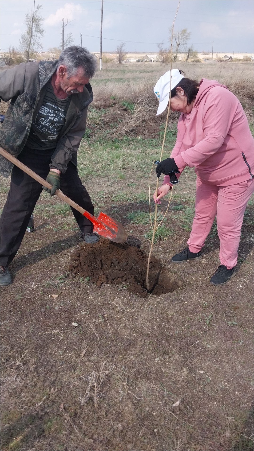 Антоновка ауылының шағын футбол алаңының іргелес аумағына ағаш отырғызу!!!