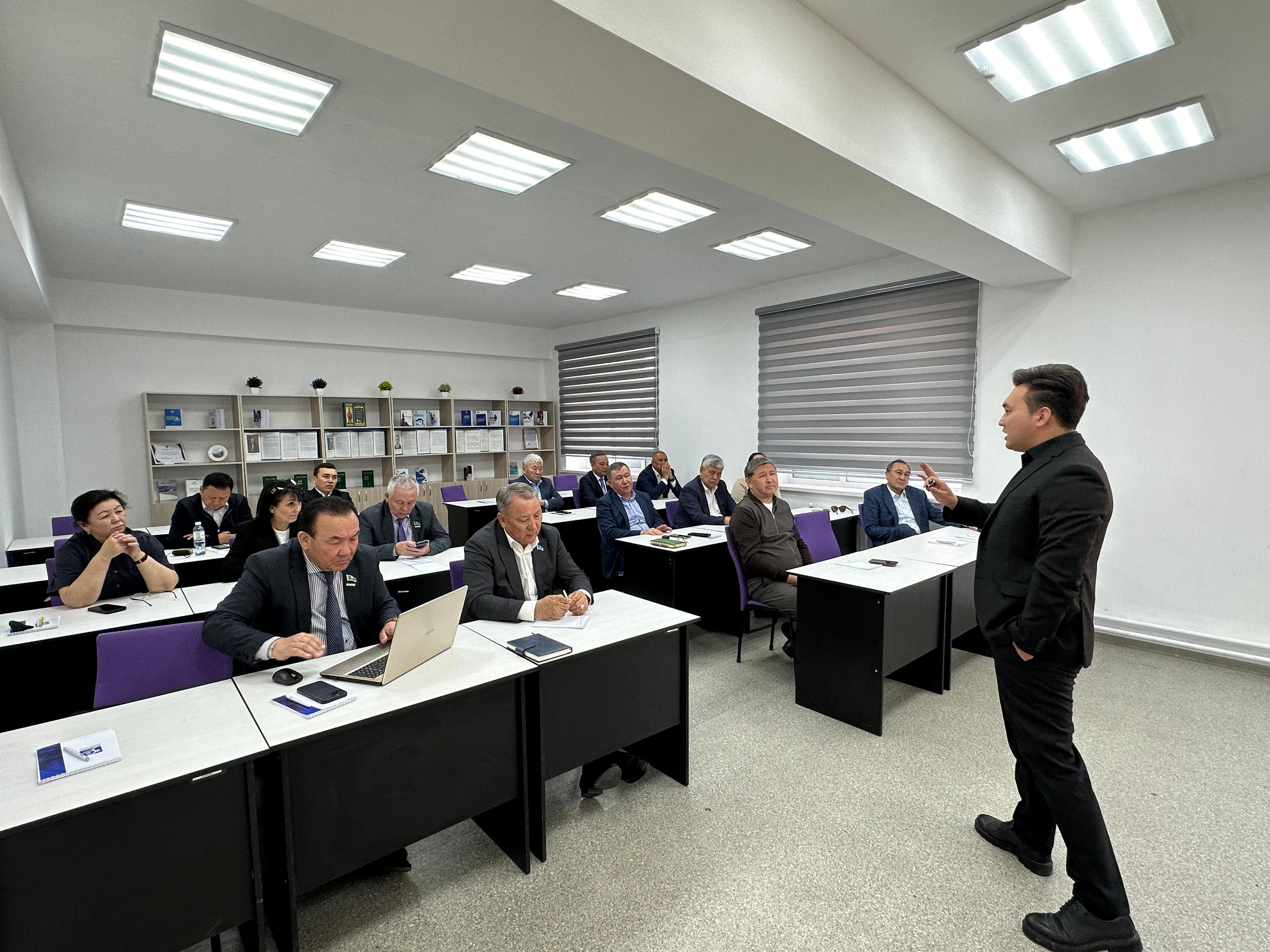 Қонаев қаласында «Жергілікті өкілді органдардың рөлін және әлеуетін нығайту» тақырыбында депутаттарға арналған семинар өтуде