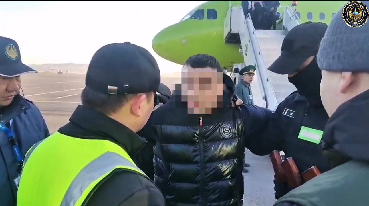 ШҚО полицейлері іздеуде жүрген қылмыскерді әуежайда ұстады