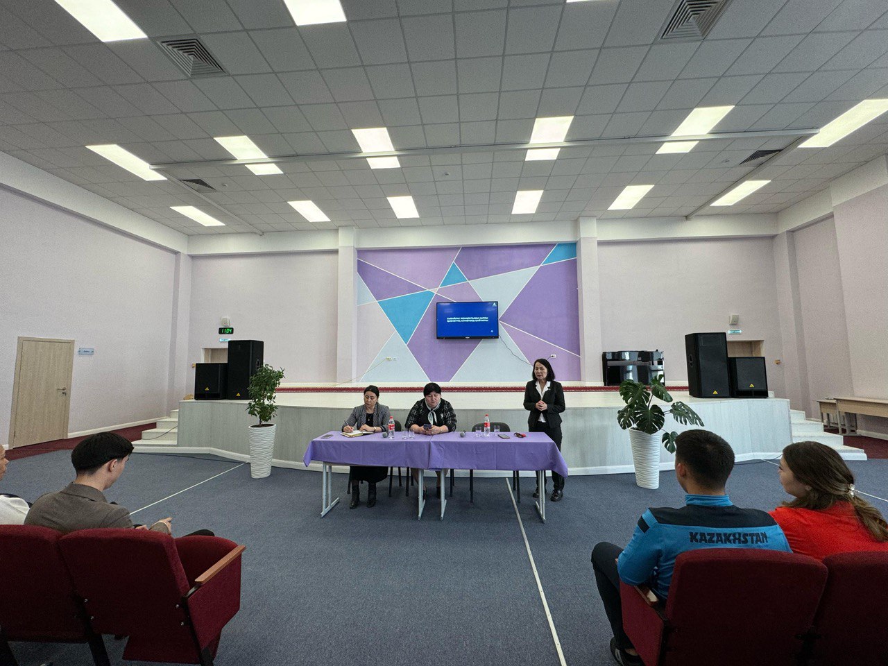 Заң мен тәртіп идеологиясы аясында мектеп ұжымына семинар өткізілді