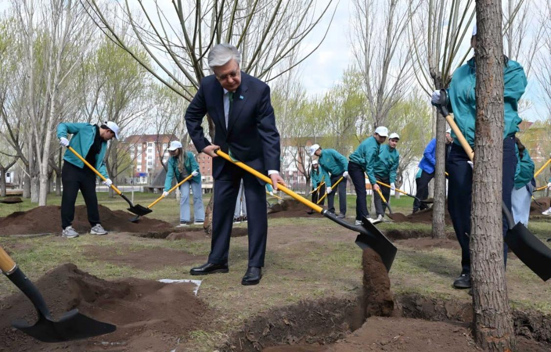Мемлекет басшысы "Жастар"саябағына ағаш отырғызды