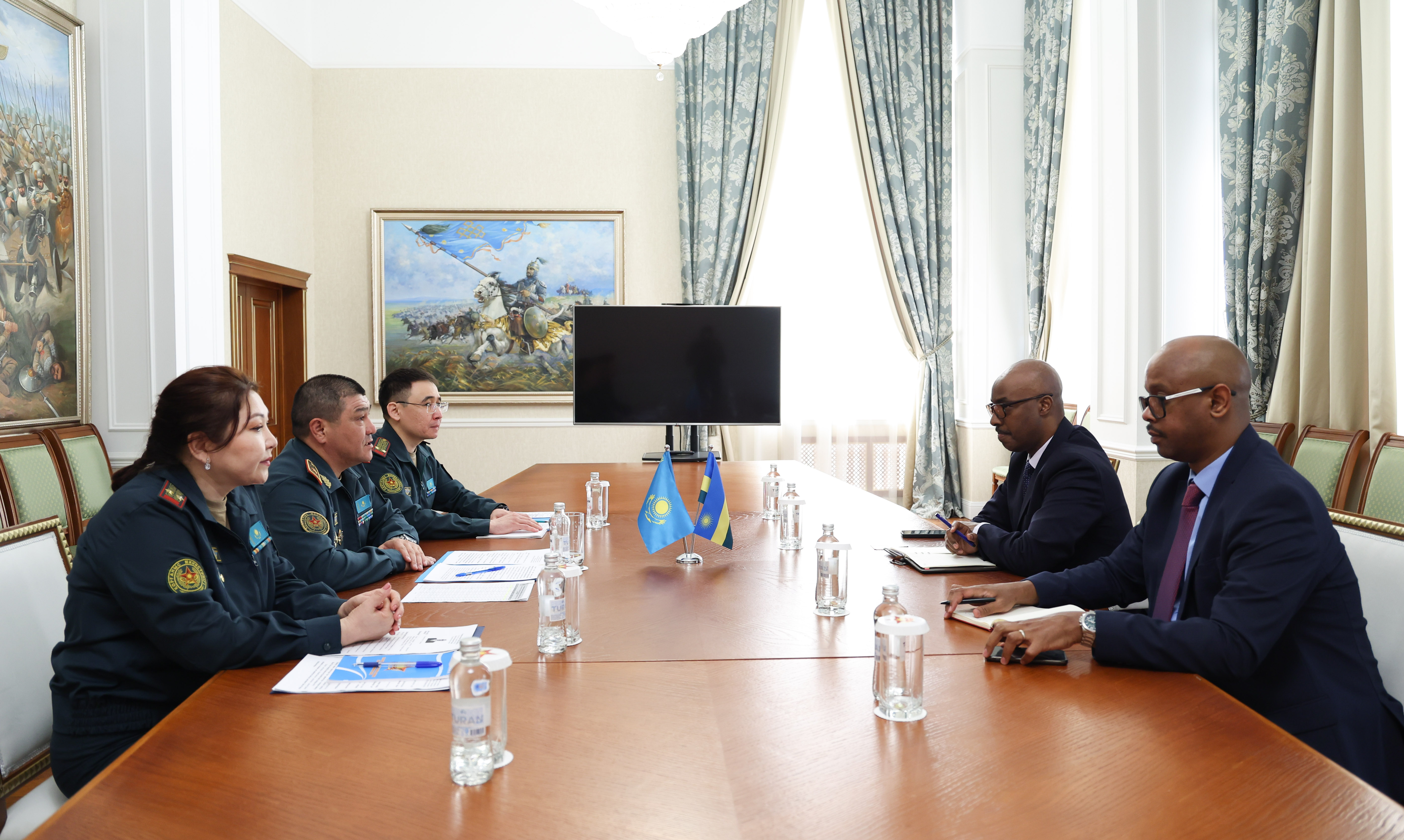 Қазақстан Қорғаныс министрлігіне Руанда дипломаты келді