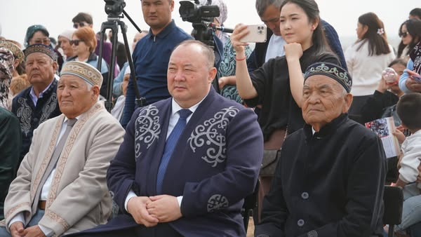 КЕЛЕСТІКТЕР ӘЗ-НАУРЫЗДЫ ӨНЕР ЖҰЛДЫЗДАРЫМЕН БІРГЕ ТОЙЛАДЫ