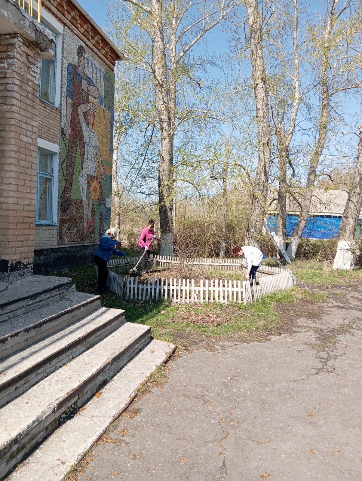 "Таза Қазақстан" экологиялық акциясы аясында Костряков ауылының Мәдениет үйі аумағында сенбілік өтті.