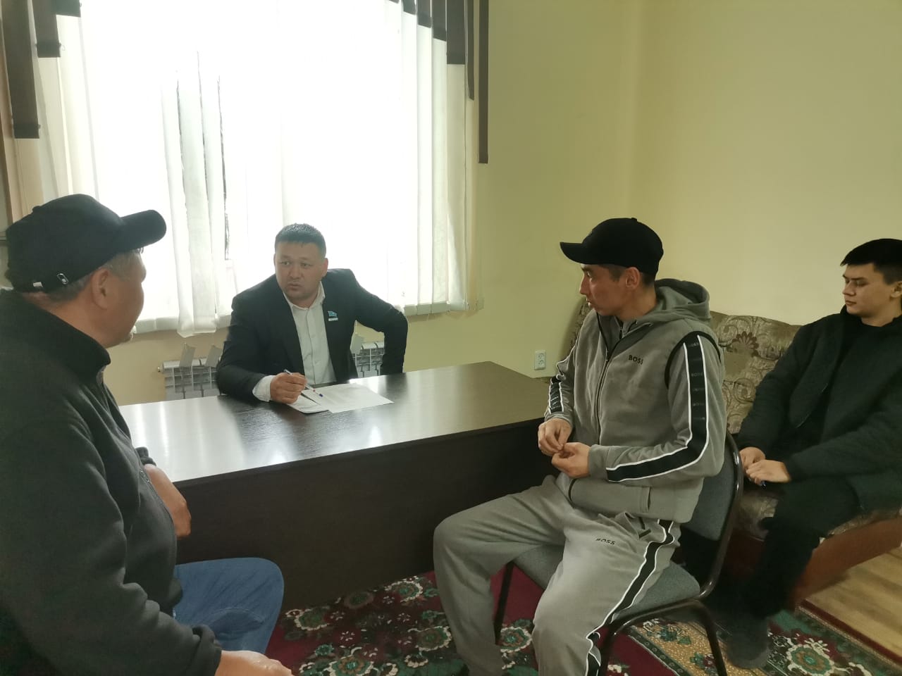 Аудандық мәслихаттың депутаты Мусаев Мухтар Ерболатұлы сайлаушыларды жеке мәселелері бойынша қабылдау жүргізді.