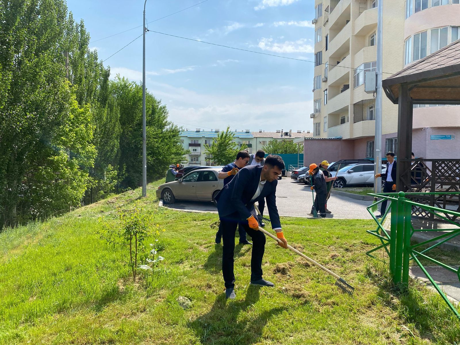 "ТАЗА ҚАЛА - ЖАЙЛЫ ӨМІР": ҚАРАТАУ АУДАНЫНДА ЭКОЛОГИЯЛЫҚ ТАЗАЛЫҚ АКЦИЯСЫ ӨТТІ